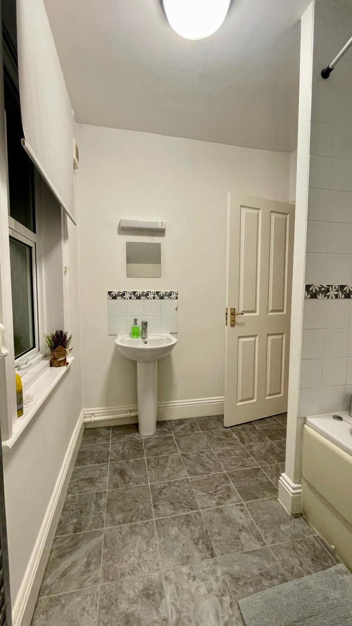 Spacious Two-Bedrooms House, Private Parking, Contractors, Relocators Oxford Exterior foto